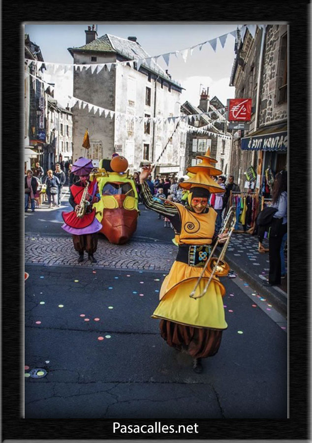 Pasacalles en Armallones, Guadalajara